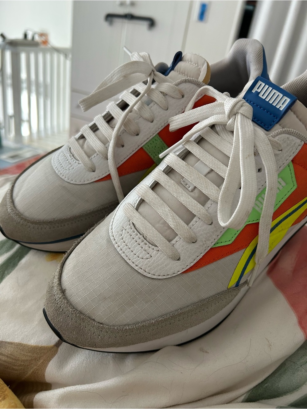 VGUC PUMA Sneakers, Classic Lace Up Design w/Wonderful Condition Tread,